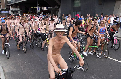 naked-bike-ride-04.jpg